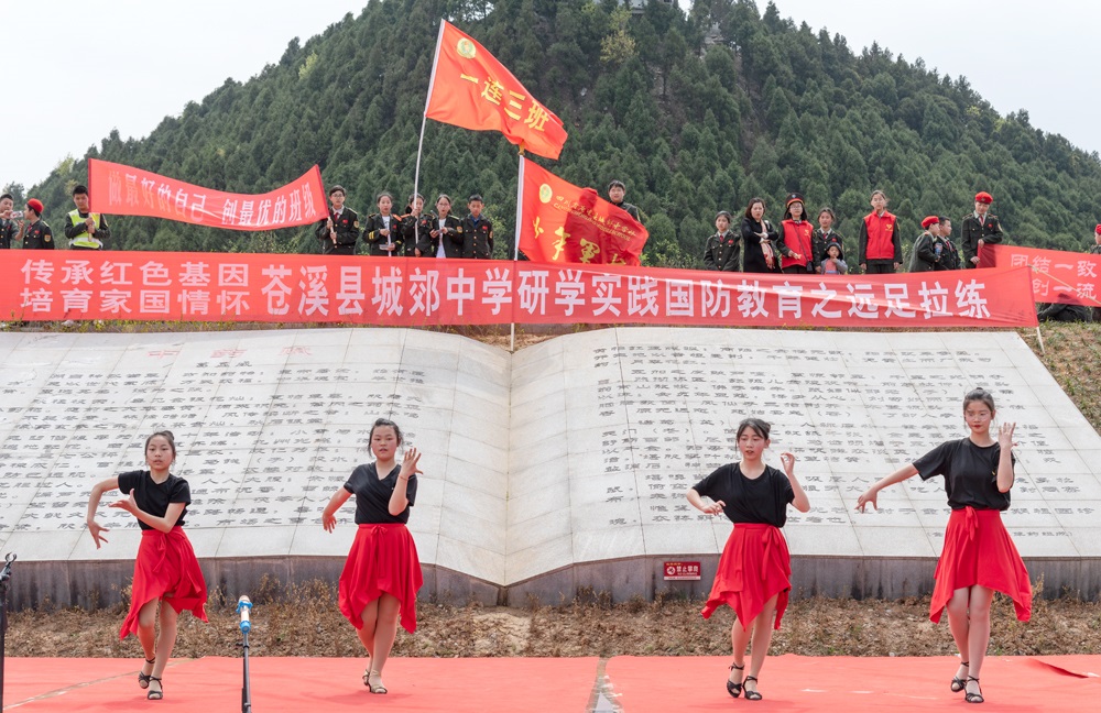 传承红色基因培育家国情怀苍溪城郊中学成功举行2019年研学实践国防