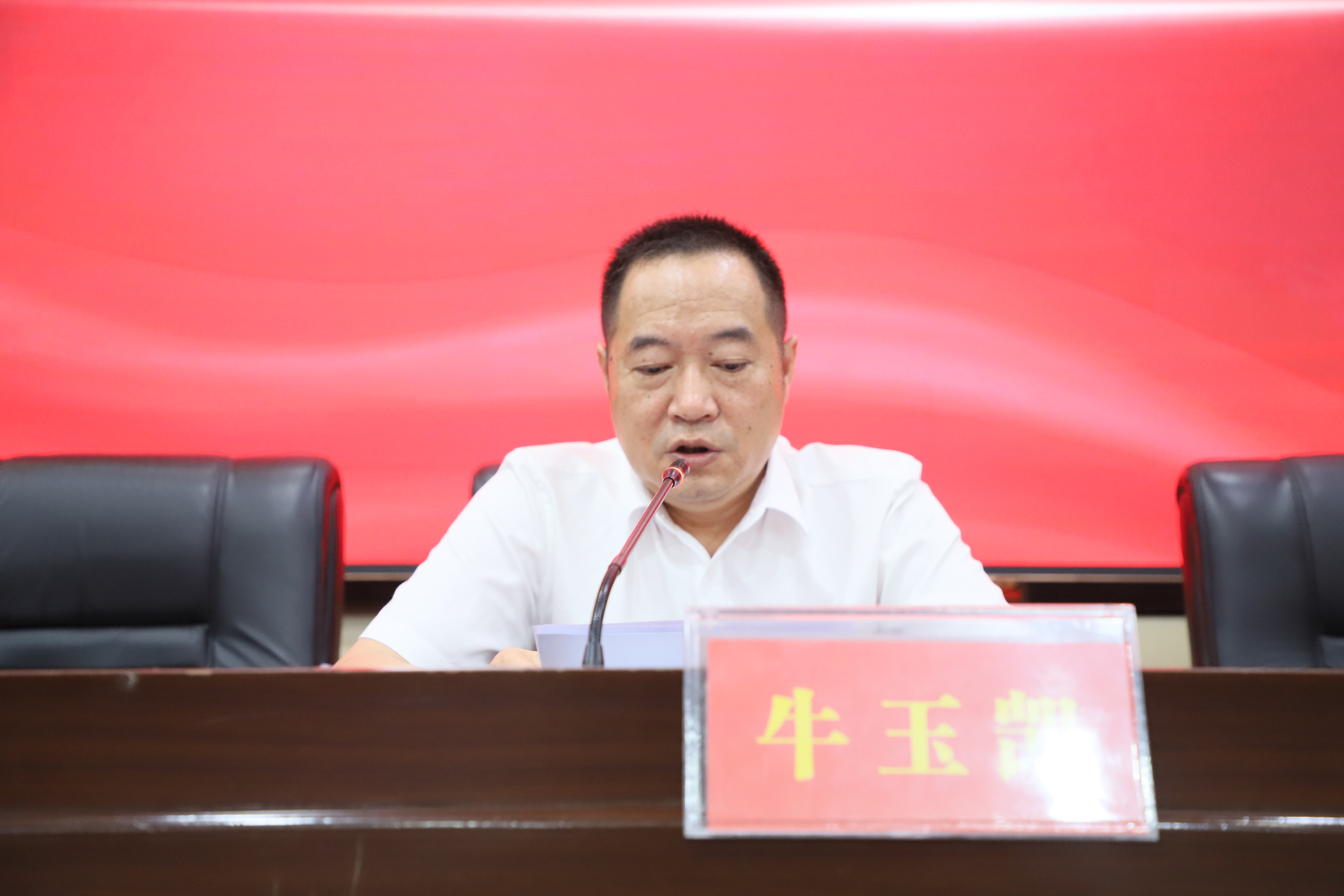 牛书记单人2.jpg