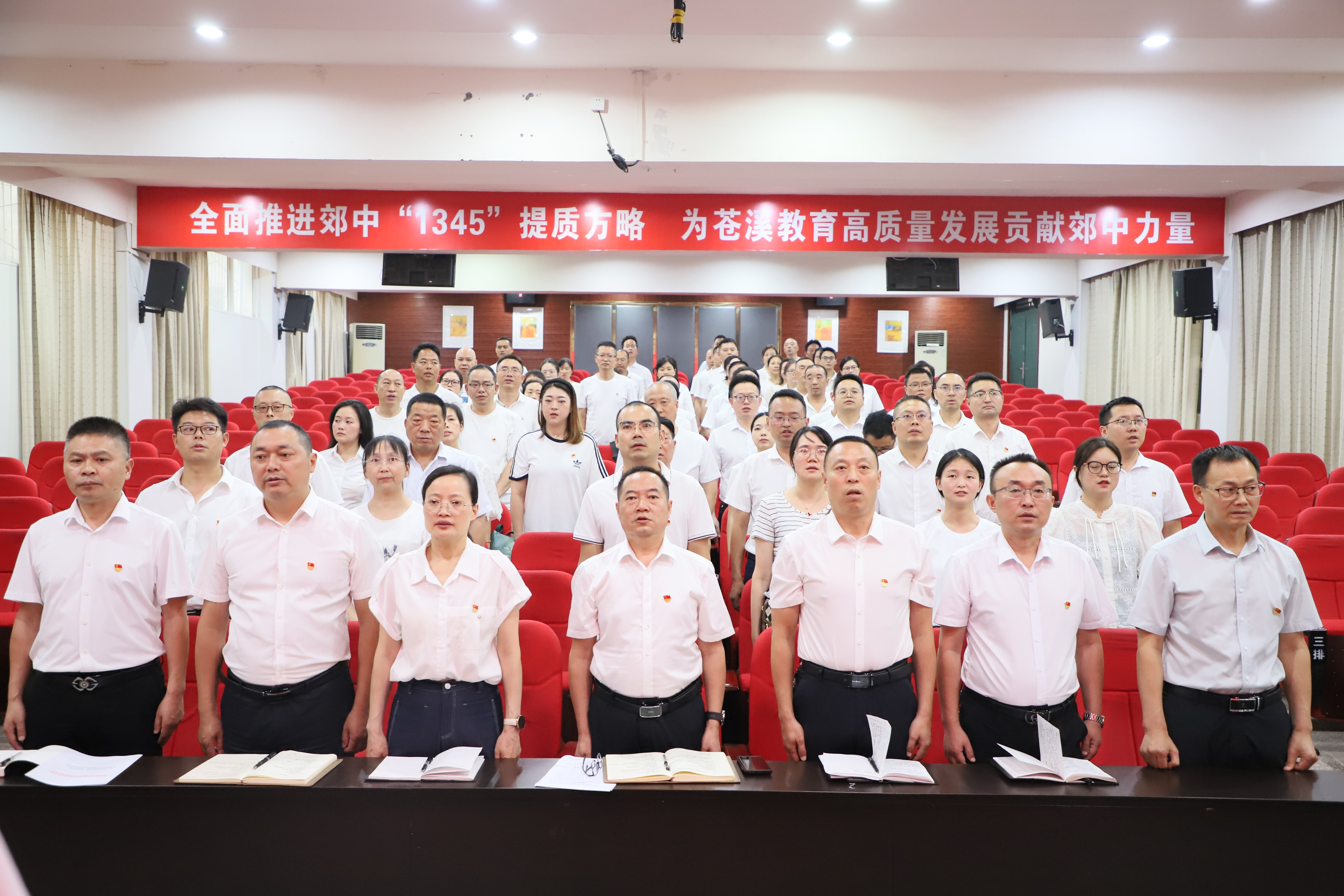起立升旗.jpg