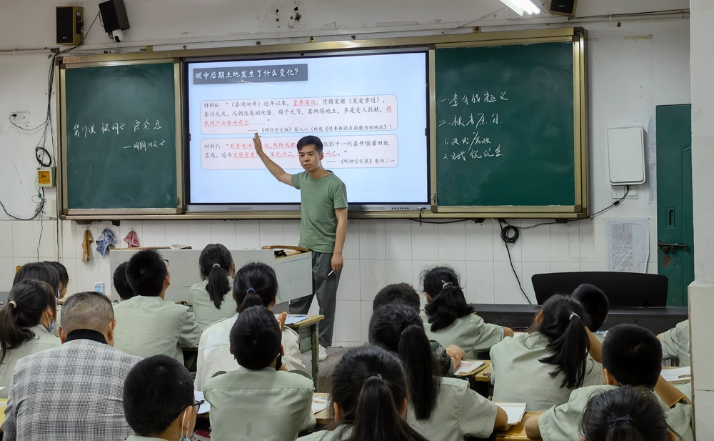 苍溪城郊中学教师照片图片