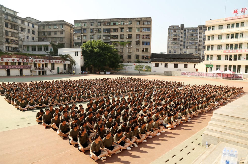 苍溪县城郊中学校服图片