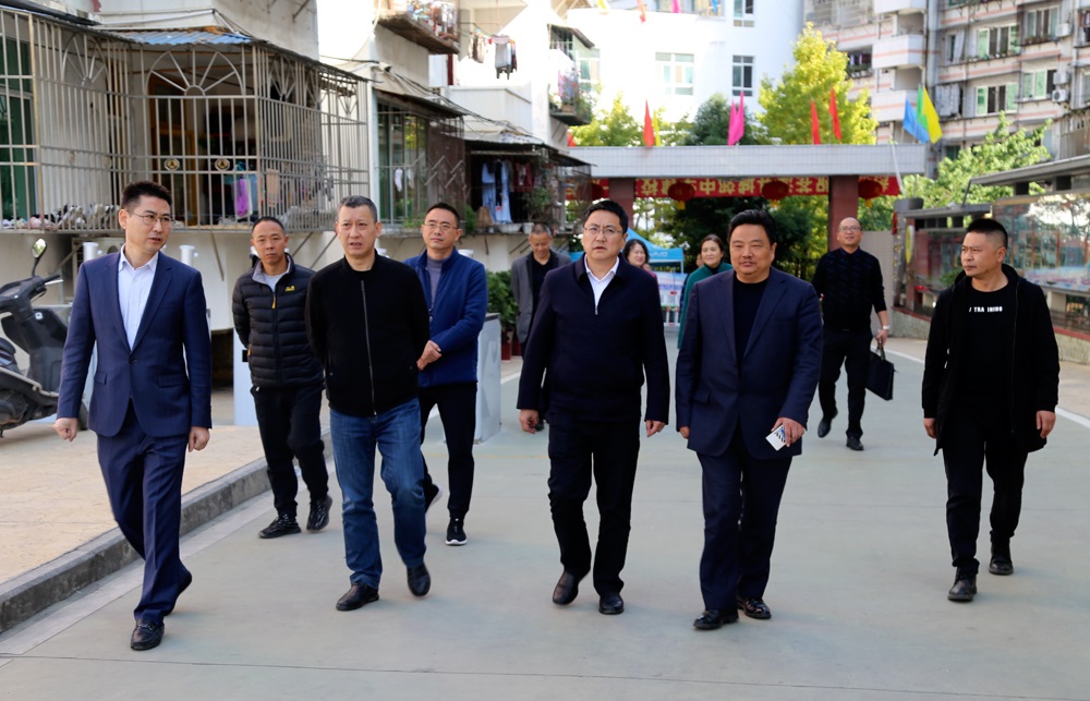 市委政法委副书记李绍兵检查我校未成年人保护工作