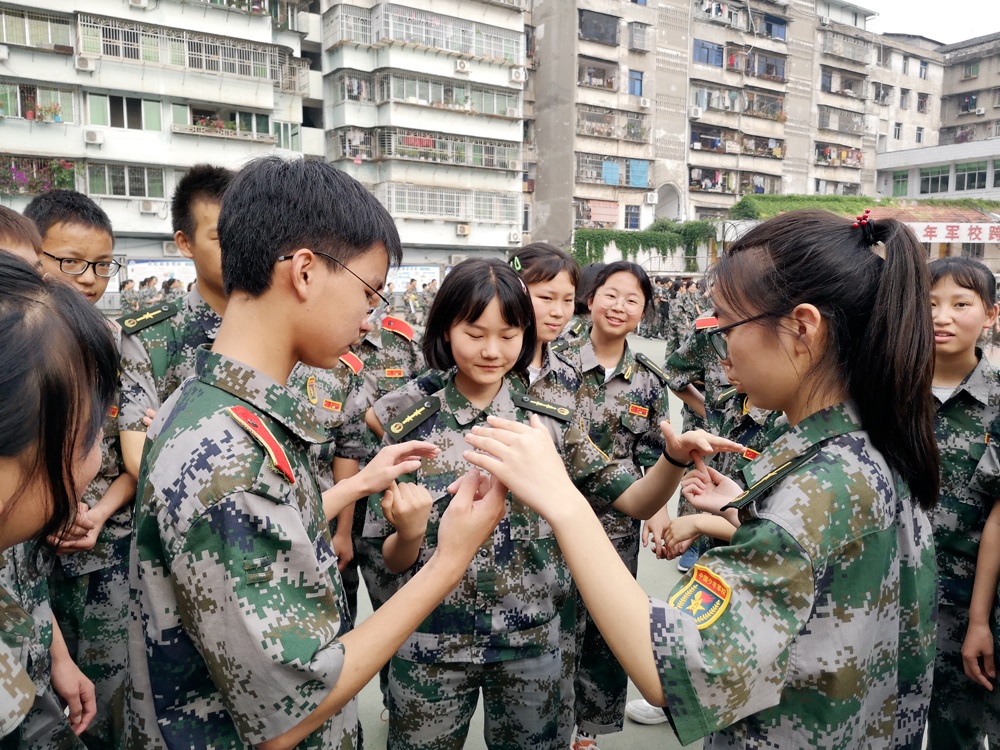 苍溪县城郊中学校服图片