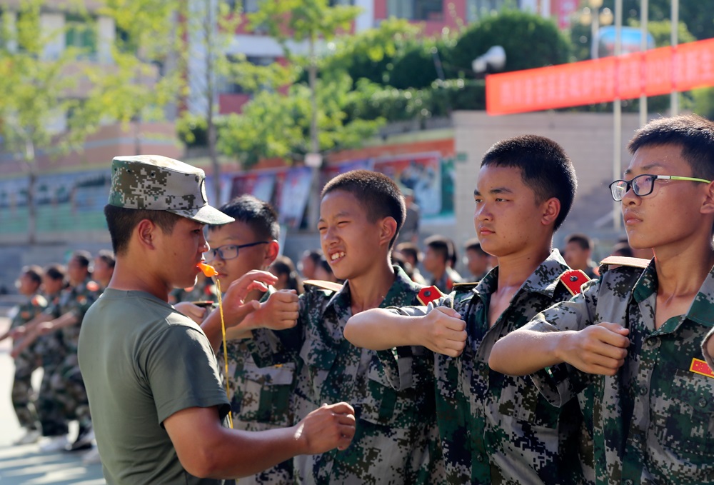 苍溪县城郊中学校服图片